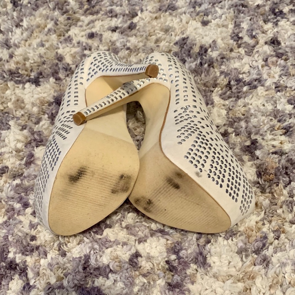 Heels - Picture 5 of 6
